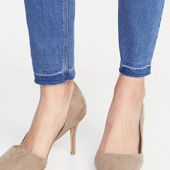 Petite Mid-Rise Raw-Edge Jeans - Picture 3 of 5